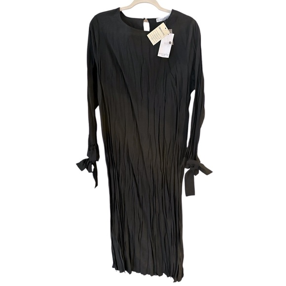 Mango Dresses & Skirts - NWT MANGO Creased dress, size 10, black